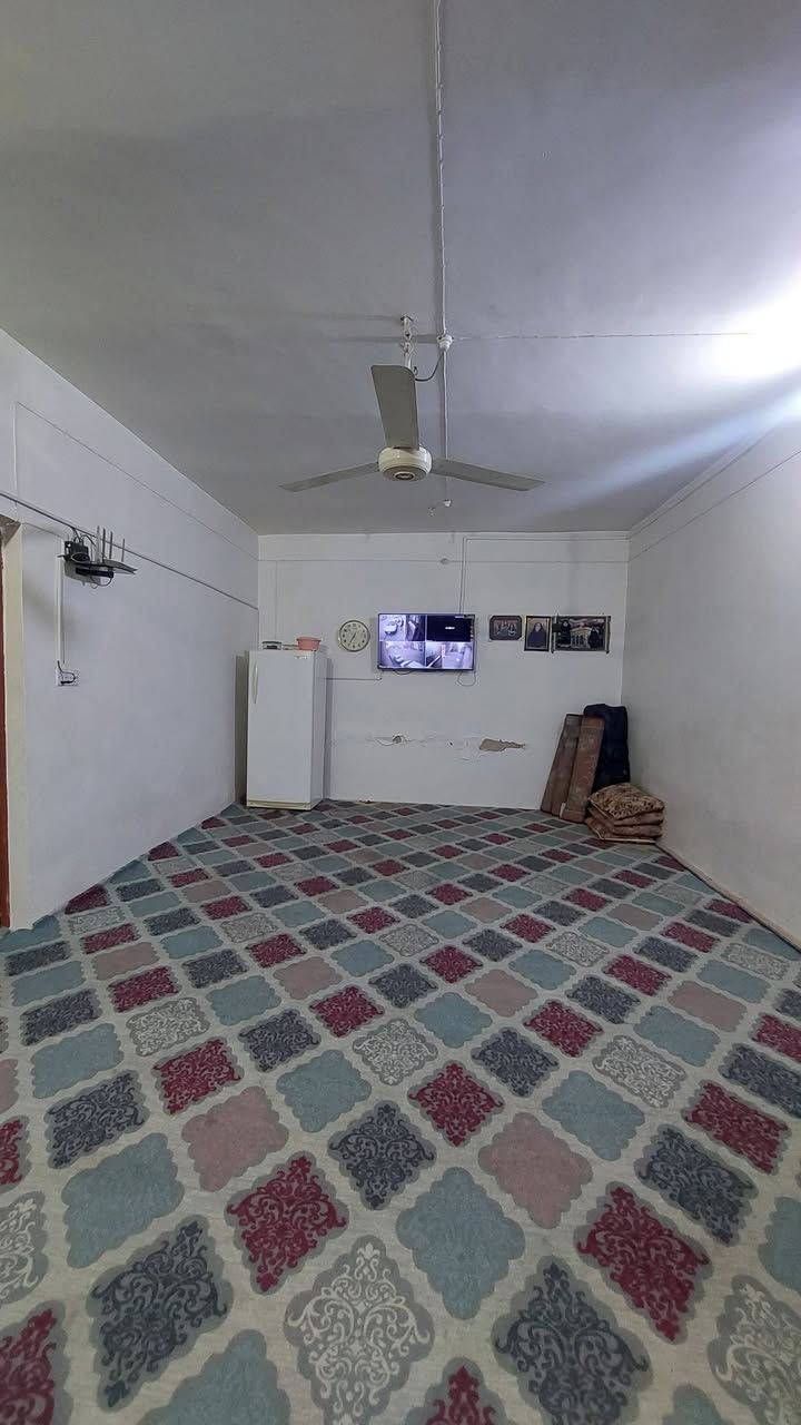 بيع مستعجل 
دار للبيع 145 متر بالسند  بالنجف حي ميسان قطاع 24 طابو صرف
واقع حال 165 متر الواجهة 15 متر والنزال 11 متر
عرض الشارع 12 متر تبليط ومجاري كامل

يحتوي /3 غرف نوم وصالة وأستقبال ومطبخ وكراج سيارة
السعر 140 مع المجال. .....D

للأستفسار *********** واتساب أيضاً موجود
