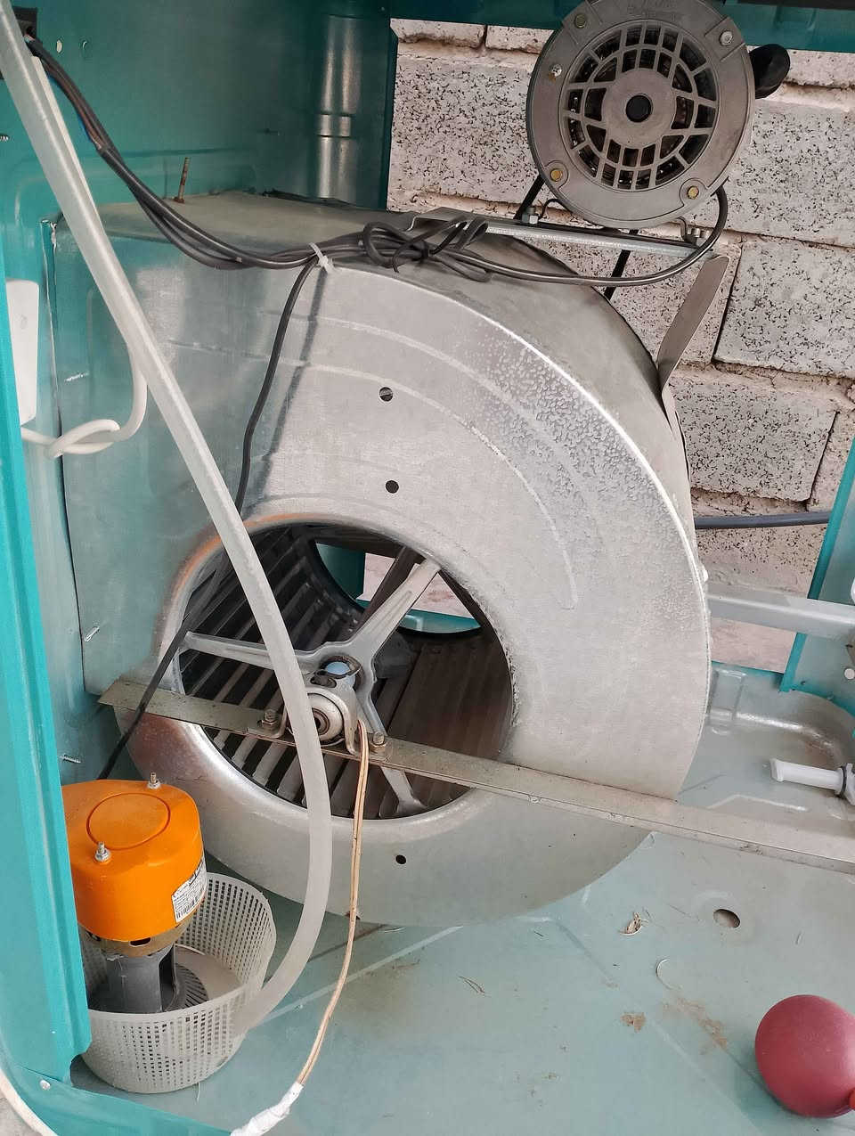 مبرده للبيع عنوان بغداد شهداء البياع ما مستخدمه فتحتهه من كارتونتهه وما شديتهه سعر 100 وبيهه مجال للشراي  *********** بغداد, العراق
