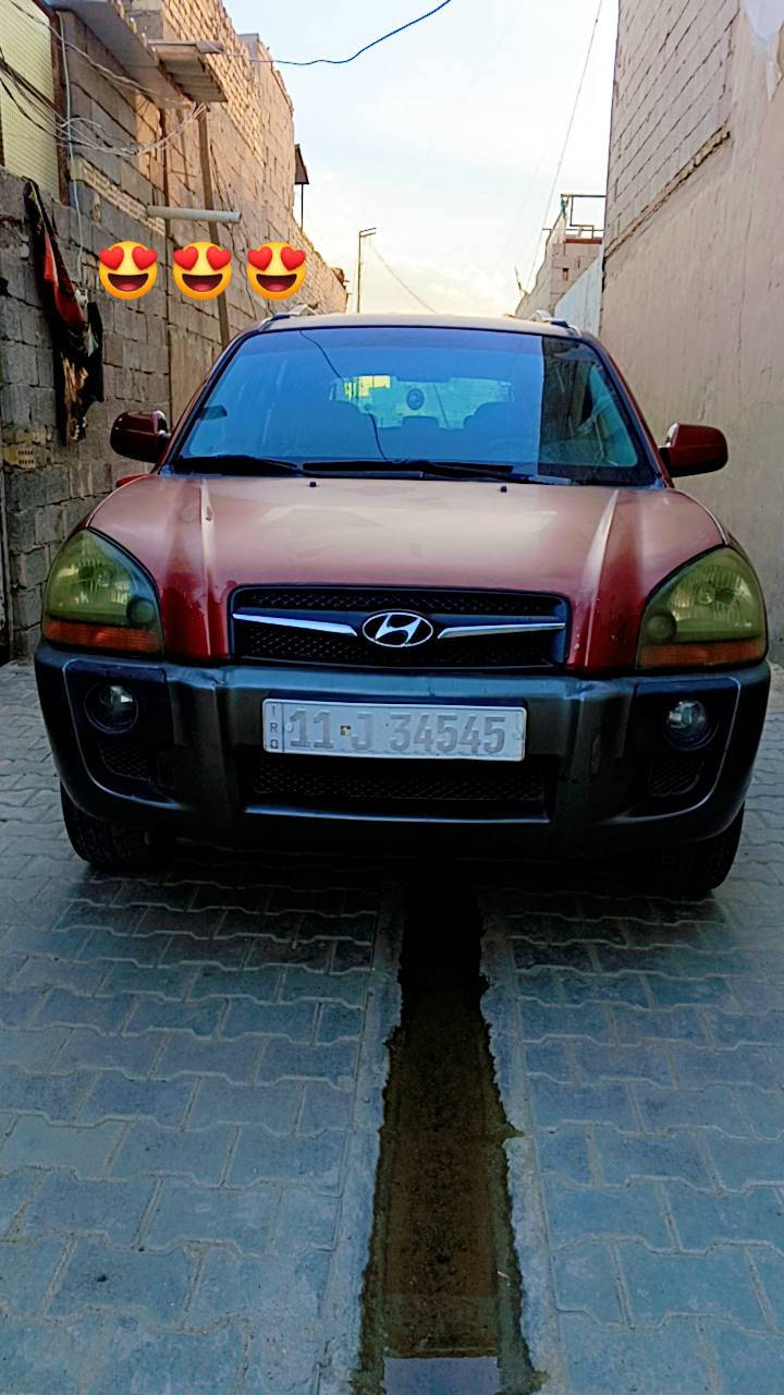 السلام عليكم توسان خليجي موديل 9 ماروني للبيع
مواصفات كشنات جلد 
حساسات امامي وخلفي 
السيارة بيها باب عكس السائق 
رقم بغداد سنوية جديده 
السيارة بأسمي السعر 110 وبيها مجال 
باقي التفاصيل هاتف ***********
