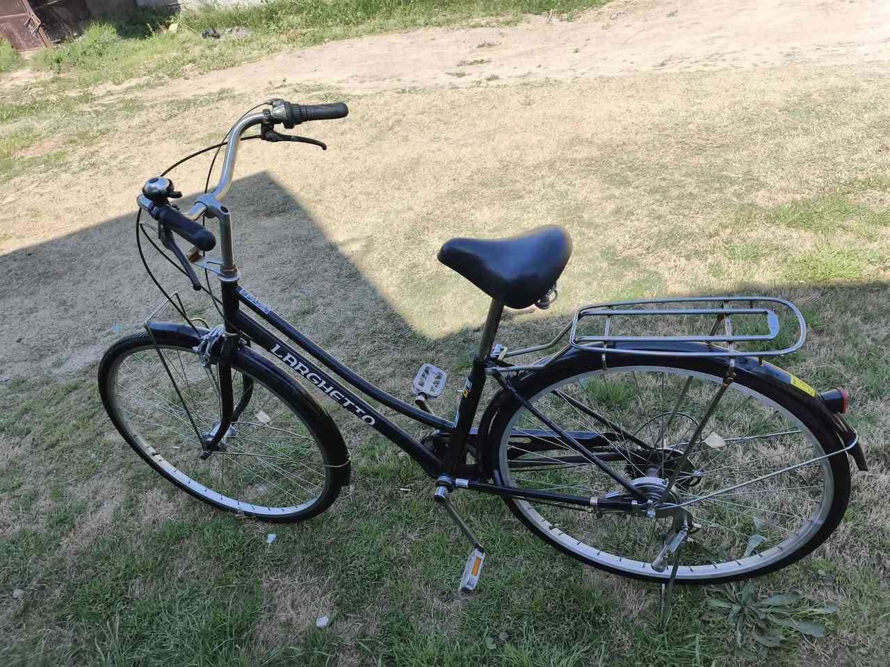 السلام عليكم باسكل للبيع باسكل باله وجديد نضيف حيل حجم 27 عقرب + حساس  باسكل اشتريته وضمتيه على يد واحده مثل ما موضح بصوره للاستفسار ***********
