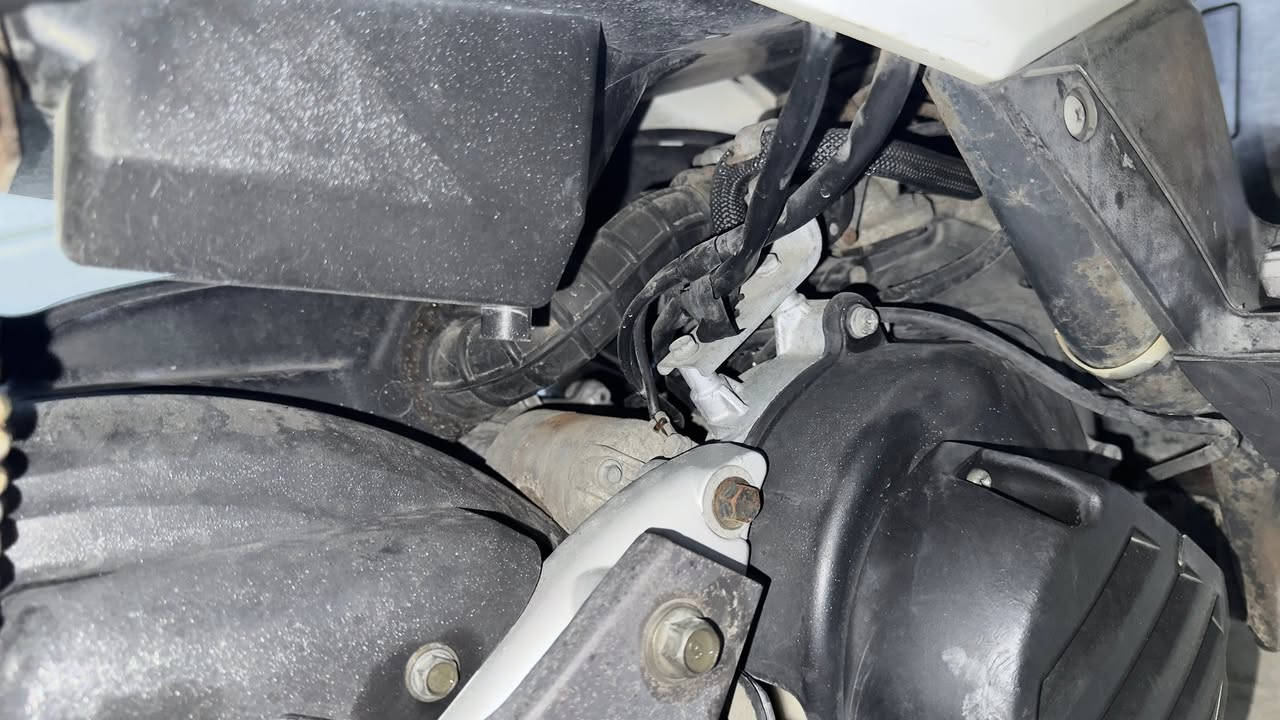 سلام عليكم GTR كفالة عامة للبيع دراجة نازلة من الرمبة اقل 4 اشهر بيهة ضرر بسيط بل بجم طابكة وراجع عليهة ابو تكتك موجودة القطعة المكسورة عدة هاي الدراجة كفالة عامة وجيب وياك الف فيتر عنواني بغداد البلديات رقمي *********** السعر مليون ومية وبيهة مجال وهاي صورهة بل رمبة وصورتهة قبل الضربة
