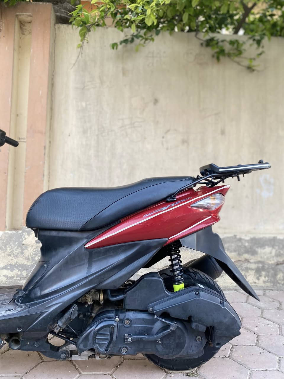 السلام عليكم
ادرس حديث ياباني
تجفيت جديد صارلك يومين
كفرات اصلي لون كرزي
نوزل جديد
كهربائيات كاملة
كفرات نضيفة
الدراجة مبيهة نقوصات هواي
ملاحضة الكفر الأمامي موجود بس اني شايلة
السعر ٥٧٥ وبيهة مجال


**إذا كنت صاحب هذا الإعلان وتريد حذفه لأي سبب، رجاءا أرسل رسالة إلى الدعم الفني**