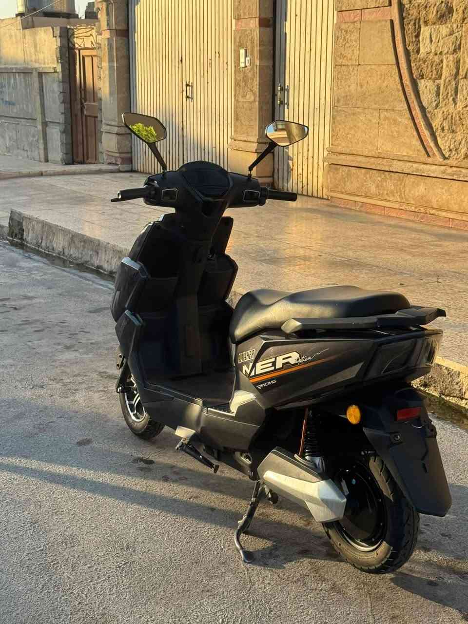 دراجه شحن للبيع 6بطاريات السرعه 60للتواصل الرقم ***********
