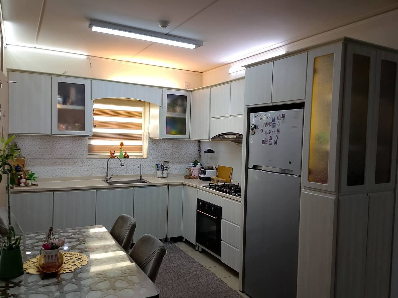 كاونتر 100 غربي جهه اليمنى داخل الالمنيوم والابواب mdfللبيع فقط كاونتر بدون اجهزة 
ميز طعام 6كراسي مستخدمين فقط 4كراسي 2جديدات


**إذا كنت صاحب هذا الإعلان وتريد حذفه لأي سبب، رجاءا أرسل رسالة إلى الدعم الفني**