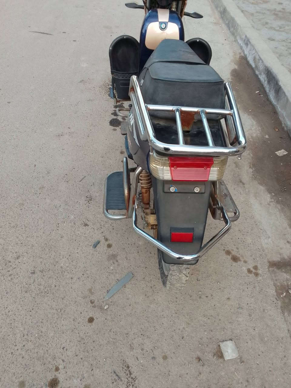 دراجه شحن هارلي للبيع نضافه مثل ماواضح كدامك بصوره دراجه خير من الله كل نقص ما بيها بس لايت ولاشاير بيهن قطع كهربائي بطاريات خمسه اكبار 32امبير/ مكاني بغداد السعر 350وبيها مجال لشراي ‏‪***********‬‏ واتساب اتصال
