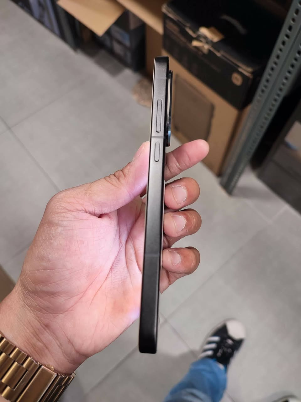 جهاز poco F7 للبيع
جهاز نظيف 
ذاكره512رام12
ببجي120فريم
- *الشاشة*: 6.67 إنش AMOLED بدقة 1.5K + تردد 120Hz + حماية Gorilla Glass 7i
- *المعالج*: Snapdragon 8s Gen 4 - فلاكشيب، يشغل ببجي 120 فريم مرتاح
- *الذاكرة*: 512GB UFS 4.0 سريعة جداً 
- *الرام*: 12GB LPDDR5X + 4GB رام افتراضي
- *الكاميرا الخلفية*: 50MP OIS كاميرا أساسية + 8MP عدسة واسعة
- *الكاميرا الأمامية*: 20MP سيلفي واضح
- *البطارية*: 6000mAh ضخمة + شحن سريع 90W يوصل 100% بـ 42 دقيقة
Poco F7 - معالج فلاكشيب 8s Gen4، شاشة 1.5K 120Hz AMOLED، بطارية 6000 + شحن 90W، كاميرا 50MP OIS، IP68 ضد الماء
السعر450وبي مجال بسيط
***********واتساب فقط

