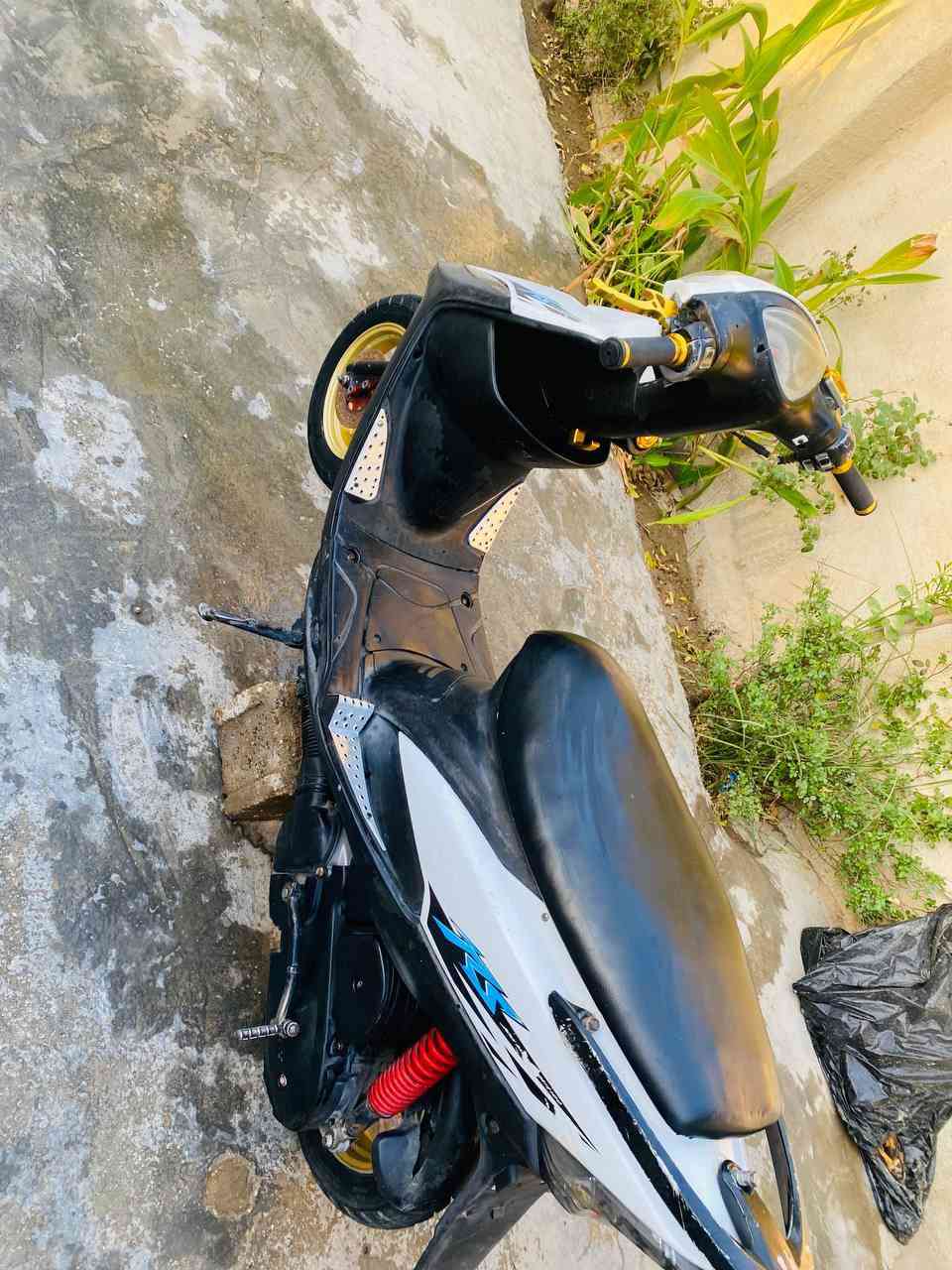 سلام عليكم دراجة ماكس للبيع
دراجة بلادية نضيفة  بوشة49 بلاد ما مفتوحة دراجة تخبل شلعة وعدل كهربائيات شغالة ما عدة المعدل مو شغال  تزويد خارجي كلة اصلي 
السعر 600 وبيها مجال للشراي الخاص مفتوح


**إذا كنت صاحب هذا الإعلان وتريد حذفه لأي سبب، رجاءا أرسل رسالة إلى الدعم الفني**