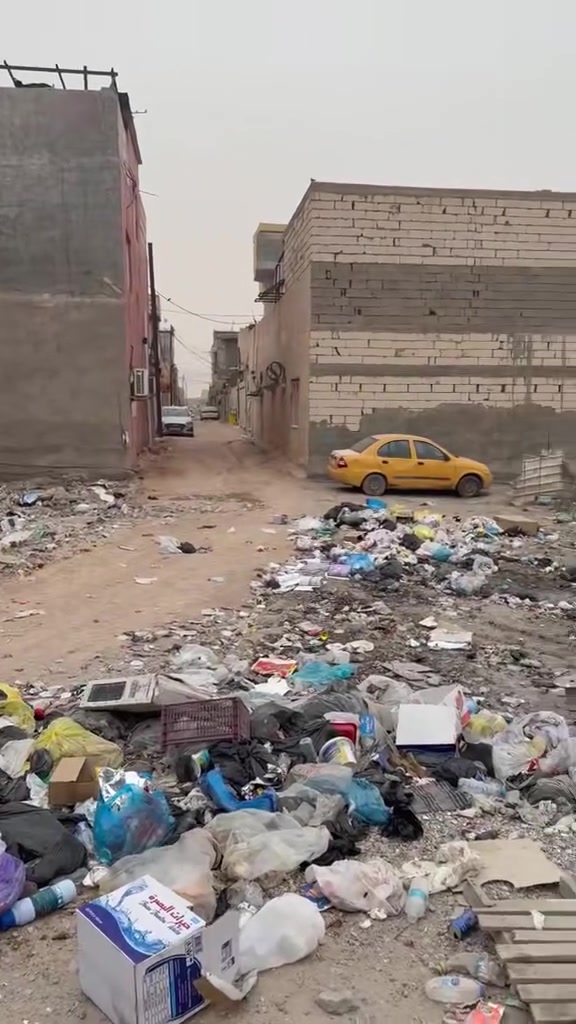 بيت للبيع المساحه 200متر الموقع البصره شط العرب الجزيرة منطقه باب الهوى يحتوي البيت على ٣ غرف نوم وصاله صغيره وحيات خارجيه وصحيات داخليه البيت الاتناضره هيج تسلمه مفتاح 🔑 الاستفسار***********
