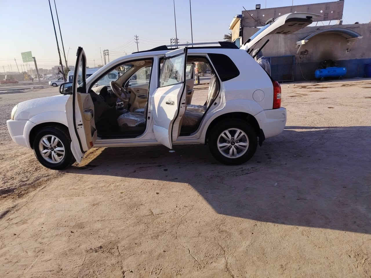 توسان 2010خليجي مكفوله
محرك دوش2000
رقم بصره 
سياره مكفوله وجاهزه من كلشي 
ماشيه 180 كيلو
السعر 124
عنوان بصره الزبير
***********
