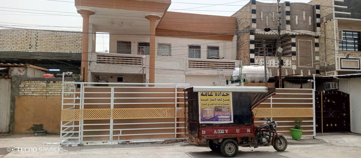 دار للبيع في بغداد الحسينية منطقة الخمسة آلاف قرب شارع الشريفي 
الدار موقع على شارع عشرين 
كراج 
حديقه
استقبال 4×8
مطبخ 
حمام 3
غرف نوم عدد 4
مخزن 
البيت كامل مكمل كاشي شتايكر سيراميك مجاري وكهربائيات جديده
للاستفسار اكثر الاتصال على 
***********
