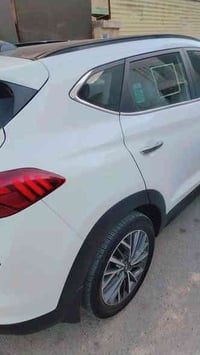 شباب توكسان 2020 kmماشيه 67 حادث مرفق بالصور اللون ابيض  الموصفات  فول...