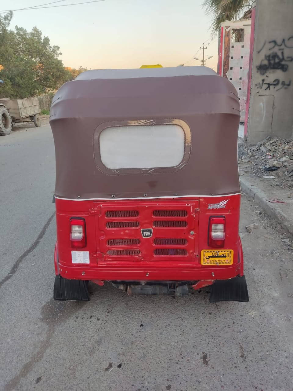 تكتك مديل ١٨ نضيفه جاهزه من كلشي سعر ٣٠٠/٤مكان مدينه الصدر ستفسار ع رقم ***********
