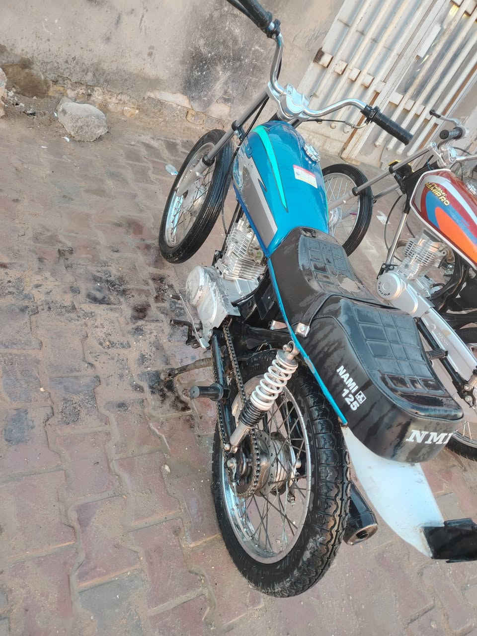 سلام عليكم دراجه لبيع شاصي 20 مكينه نامه شلامجه 23 اوراق سكنر
بس لتانكي مضروب لسعر خاص هاذه رقمي ***********
