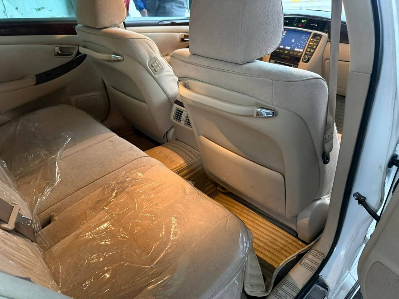 شاهینە مووس مووس 2007 ناو زەرد مەلەکی
بچوک بە گەورە اڵتونی بازار کەم بەنزینخۆر
ساج مەلە کی دەعم و لێدراوی نیە 
100 هزار حقیقی رۆیشتووە
تایە و ویلی لۆک مسرفی هیچ نیە کامل مسروفە 
ناو سنوقی کامل تیایە گێر و مەکینە ی لۆکە 
کۆدی هەیە سەیارەکە 
شانسی کۆسرە و کەڤەر گۆراو وەشەرت
تبرید و سارد و گەرم مزبوتە 
شانسی کۆسرە و کەڤەر گۆراو بەشەرت
الیاری بیلادی یابانە  ساجی شکاوی پیوەنیە 
3 دوگمە و پەردەیە رۆنی کامل گۆڕاوە 
75 گەڵا و مجالێ برایانە *********** سلێمانی
