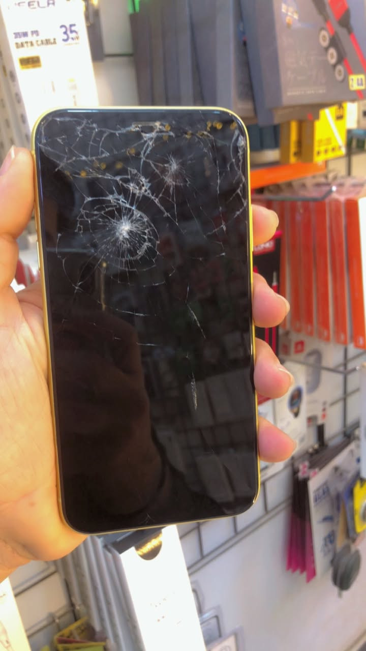 السلام عليكم 
ايفون 11 عادي
ذاكرة 128
ابلادي مامفتوح
كلة شغال
 مفطور شاشة وضهر مثل ماموضوح بل صورة
فيس ايدي شغال
السعر مناسب كلش
للأستفسار على هذا الرقم 
*********** او مراسلة الصفحة
