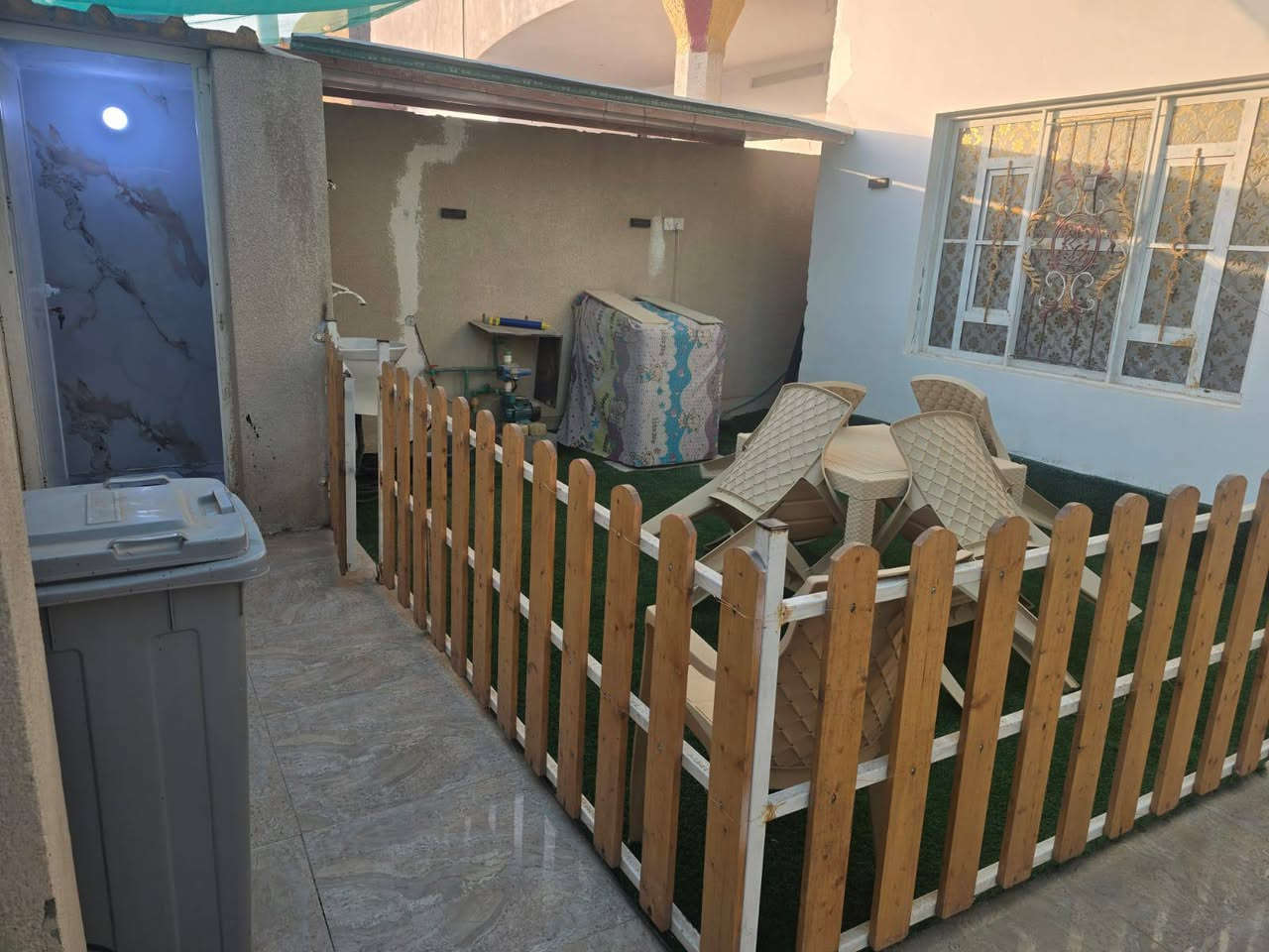 سلام عليكم وسعد الله أوقاتكم 👋⁉️

5 خمسه دور سكن للبيع ⛪️ بسعر جدا مناسب تريدهن كلهن او واحد 

المساحه 200M²

يحتوي كل بيت على 
غرفتين نوم 
ديوان 
صاله 
مطبخ 
صحيات داخلي و خارجي  
حديقه
كراج سياره 
البيوت جدا مرتبات 

كافه الخدمات متوفره 

طابو صرف  زراعي بأسم عراقي سند ٢٥ 
راعي الارض ساكن نفس المنطقه 
تريد سهم
 او
 نسخه من الطابو + وكاله

العنوان البصره ابي الخصيب طريق الصحراء  
ثالث بيت عن التبليط

سعر 150 مليون و بي مجال 
للاستفسار
***********
