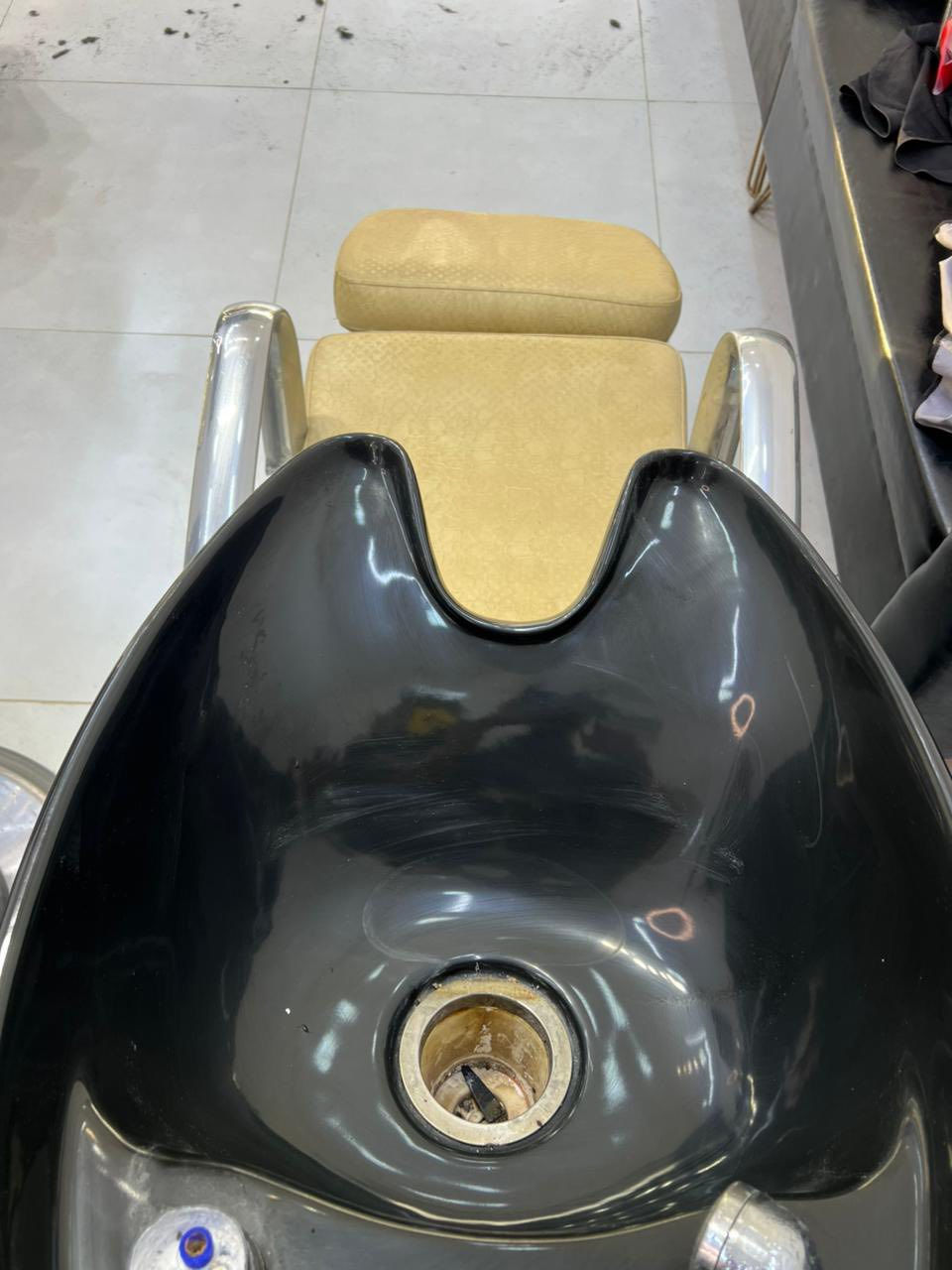 مغسله كرسي بيها جك يتكبر الكرسي ويتصغر جديده ونضيفه استخدام قليل٤٠٠ الف ***********واتساب
