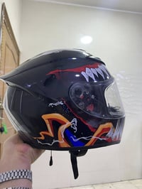 خوذة للبيع ماخذها ب 120 دولار وشرط خفيفه والتهويه مالتها فول  واصليه ل...