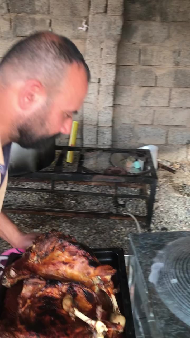 السلام عليكم مستعدون لكافة المناسبات الخاصة والعامة كادر متكامل وخبرة ونضافه في العمل…رقم الهاتف ***********
 ومن الله التوفيق
