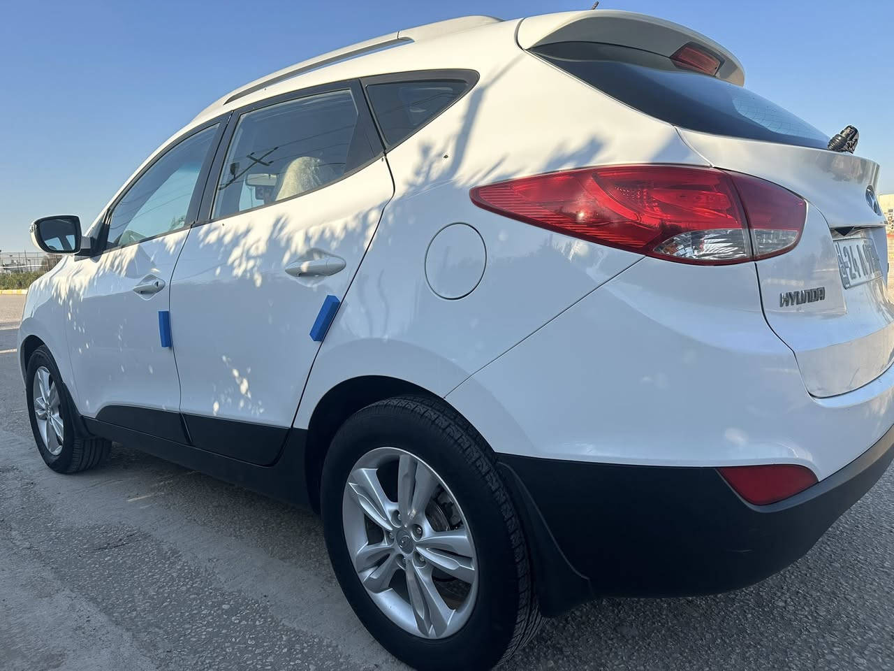 سلام عليكم للبيع هونداي توسان
موديل 2013
وارد خليجي الشركه العامه 
حساس خلفي
كامره خلفيه
اشاره بالمري
محرك دوش 2000
السياره جديده وجاهزه من كلشي تحويل ثاني يوم او وكاله 
رقم دهوك سنويه لغايه 2031
تبريد حداديه تخم تاير كير محرك كله جديد 
السعر 142
لاستفسار اكثر اتصل 
‭0786 338 8222‬
عنوان بابل / ناحيه الطليعه
