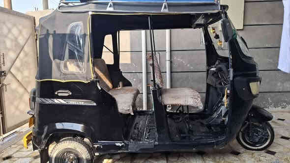 اسلام عليكم تك تك ١٨ اوراق كاملة اي نقص مابيهة ٤ملاين وبيهة مجال بصيط علواني بغداد وهاذا رقمي ***********
