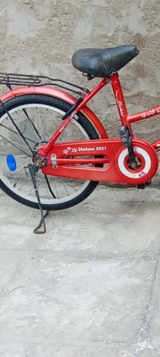 السلام عليكم بايسكل ياباني حجم 20 نضيف مثل ما موضح بالصور شركة الشاهين. موديل 2021 ما ناقصه اي شي كامل السعر 30 الف المكان المشخاب ***********
