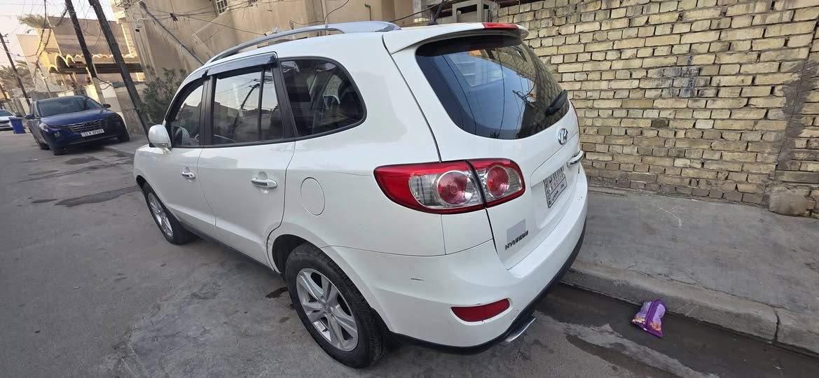 للبيع سنتافي ٢٠١١ خليجي نظيفه كامل مواصفات بغداد سنويه جديده طخات بسيطه ظاهرة بالصوره ماشية تقريبا٢٠٠ ومستمرة.السعر ١٥٠ وبيها مجال. 
*********** واتس اب
