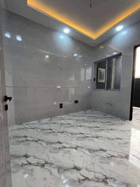 (للمعرفه السعر اكتب تم في التعاليق)

🏡 بيتين للبيع – حي السماح / الأساتذة (المربع الذهبي)

📐 100م | واجهة 10م (ركن)
📜 طابو صرف – قابل للتحويل

🏗️ طابقين – تصميم حديث (مقابل حديقة)

🔹 الأرضي: كراج، استقبال، هول، مطبخ، غرفة، صحيات
🔹 الأول: 3 غرف، هول، صحيات، بيتونة، سطح

🔧 تجهيز كامل (دكتات، سبالت، إنترنت، كاميرات…)
📸 مراحل البناء مصورة بإشراف هندسي

📞 ***********
📞 ***********

📍 حي البكر  سايدين الكنيسة– عقارات أرض الملوك
