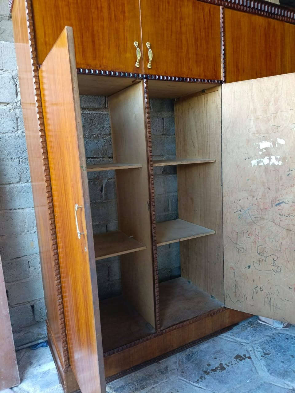 1_كنتور 6ابواب طابقين كل باب بوحده. كنتور جاهز. صبغ قفاله يدات.. قياسات ستندر.
2_كنتور 3ابواب طابقين..جاهز 
3_سرير عدد 2 مع الدوشك شغل ثكيل.
4_صوميه فقط. 
للاستفسار خاص او التواصل عالرقم *********** بي واتس.. حي المعلمين..
