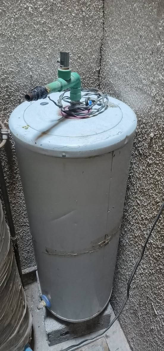 للبيع سخان شركة الإيمان 160 لتر نظيف جدا وشغال عالفحص عنوان شهداء البياع شارع المضخة الثاني


**إذا كنت صاحب هذا الإعلان وتريد حذفه لأي سبب، رجاءا أرسل رسالة إلى الدعم الفني**