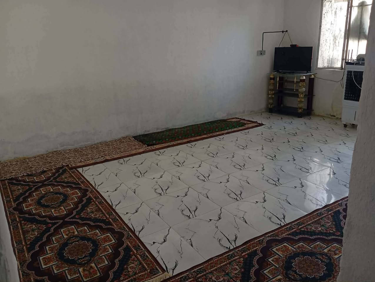 سلام عليكم بيت لبيع بحي كرار  وره ساحه تشابيه يشري يتصل***********
