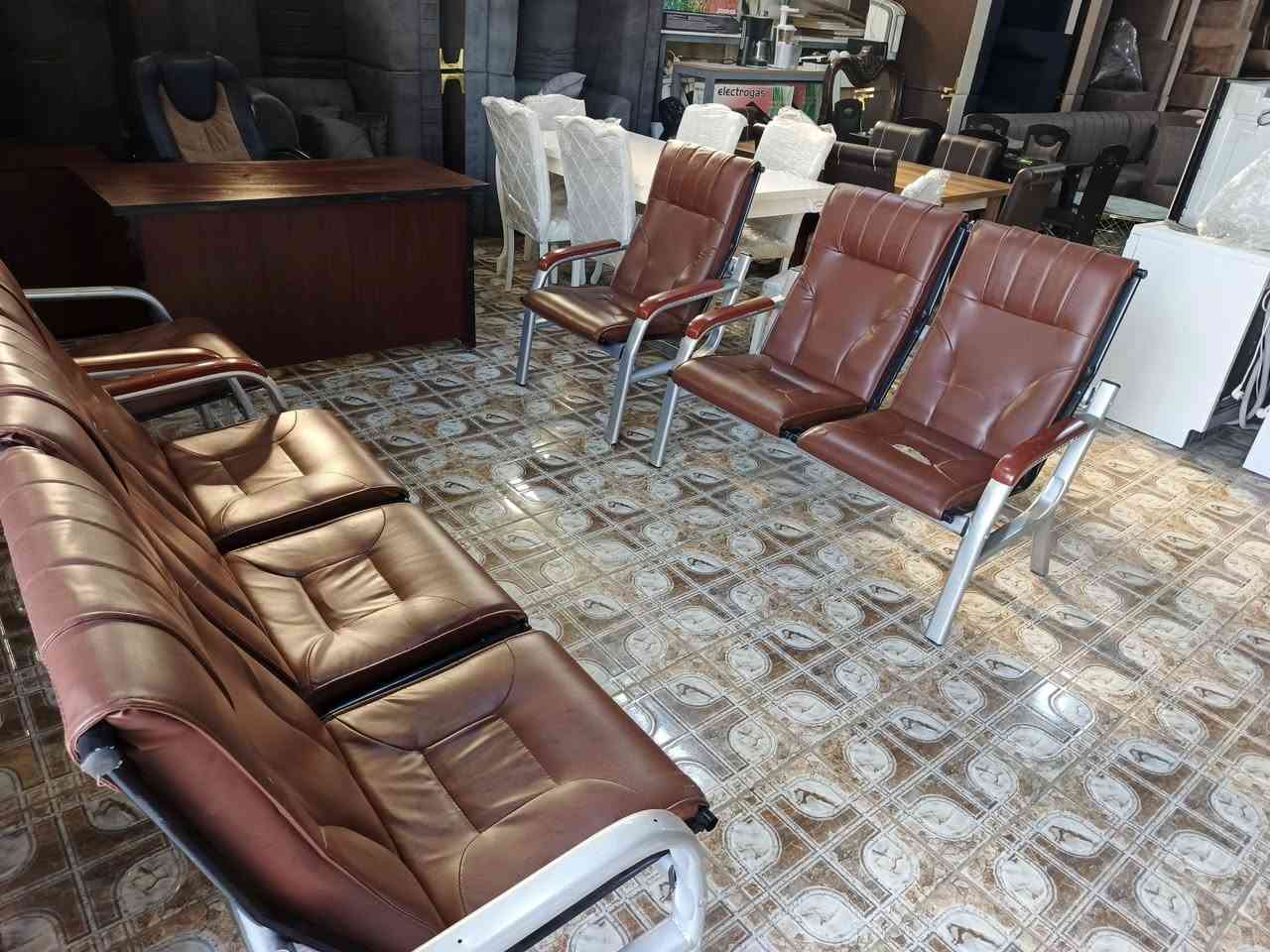 السلام عليكم ورحمه الله 
عرض خاص لمدة 3 ايام فقط 
سيت مكتبي كامل 
متكون من/
تخم جلد 70مقاعد نظيف جدا 
ميز مكتبي 
كرسي مكتبي دوار
ملحق جرارات ام القفل 
السبت نظيف جدا تركي بدون ضرر سوى ضرر بسيط باحد المقاعد الجلديه 
للاستفسار 
***********
***********
***********
العنوان الفلوجة حي الجغيفي الثانيه نهاية علوة المخضر
السعر 550 الف غير قابل للتفاوض
