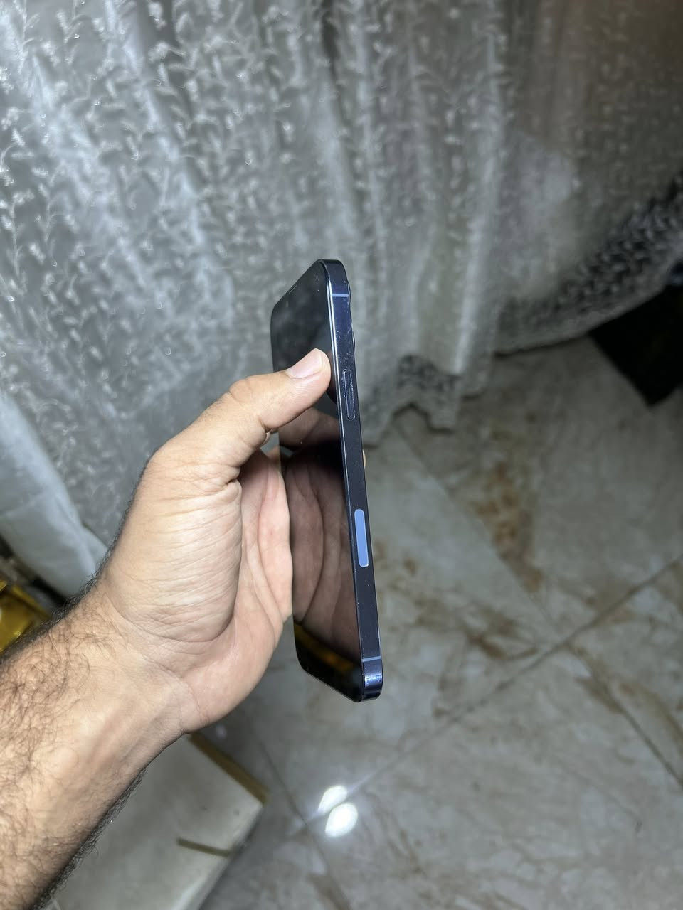 ايفون 13برو ماكس
أمريكي الشاشه وكامره أصليات من الشركه 
بس البطاريه نوعيه عادي التلفون يخبل ونضيف كلش 
600الف 
***********
