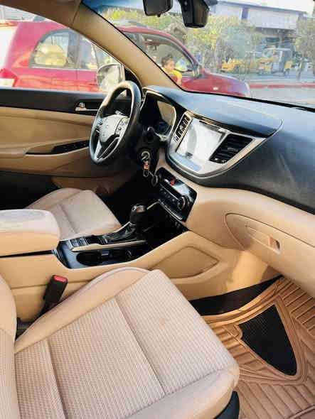 توسان 2018 خليجي 

سياره نضيفه كلش مكفول عده رش فقط جاملغ امامي بدون ضربه ولا حادث  فقط رش 

موصفات خليجي 
حساس خلفي 
كامره دواره. شاشه 
بانراما  اشاير بل مري 
قطعتين تبريد  مري شفط 
تحكمات 
اتلاث انظمه قياده 
كشنات مخمل 
باقي موصفات معروفه 

السعر ١٨٠ بيه مجال قليل 
الاستفسار 

***********
اتصال 
***********
واتساب 

للبيع او مراوس بكورلا خليجي
