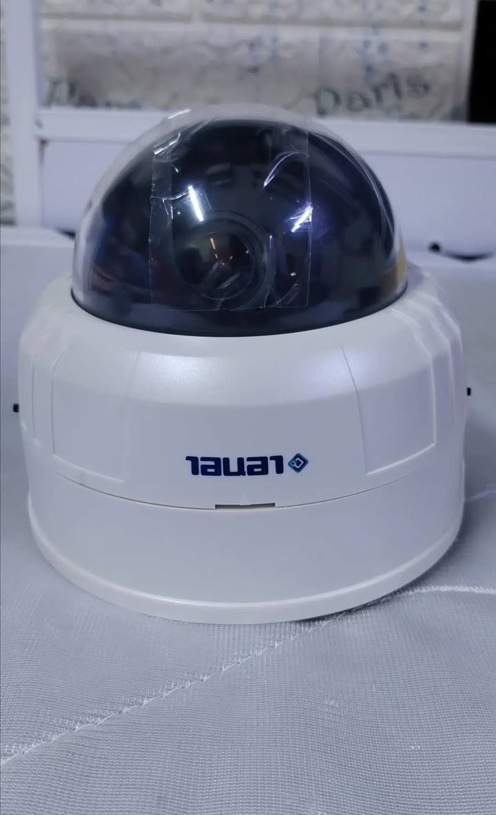 كاميرا مراقبة على شكل قبة (Dome Camera) تحمل العلامة التجارية Lenel.قد تكون مشابهة للموديل ICT2202DN الذي يعمل بتيار مستمر (DC) بجهد يتراوح بين 7-23 فولت.تتميز بفتحة عدسة واضحة وقبة سوداء للحماية سعرها 50الف دينار 
وبيها مجال


**إذا كنت صاحب هذا الإعلان وتريد حذفه لأي سبب، رجاءا أرسل رسالة إلى الدعم الفني**