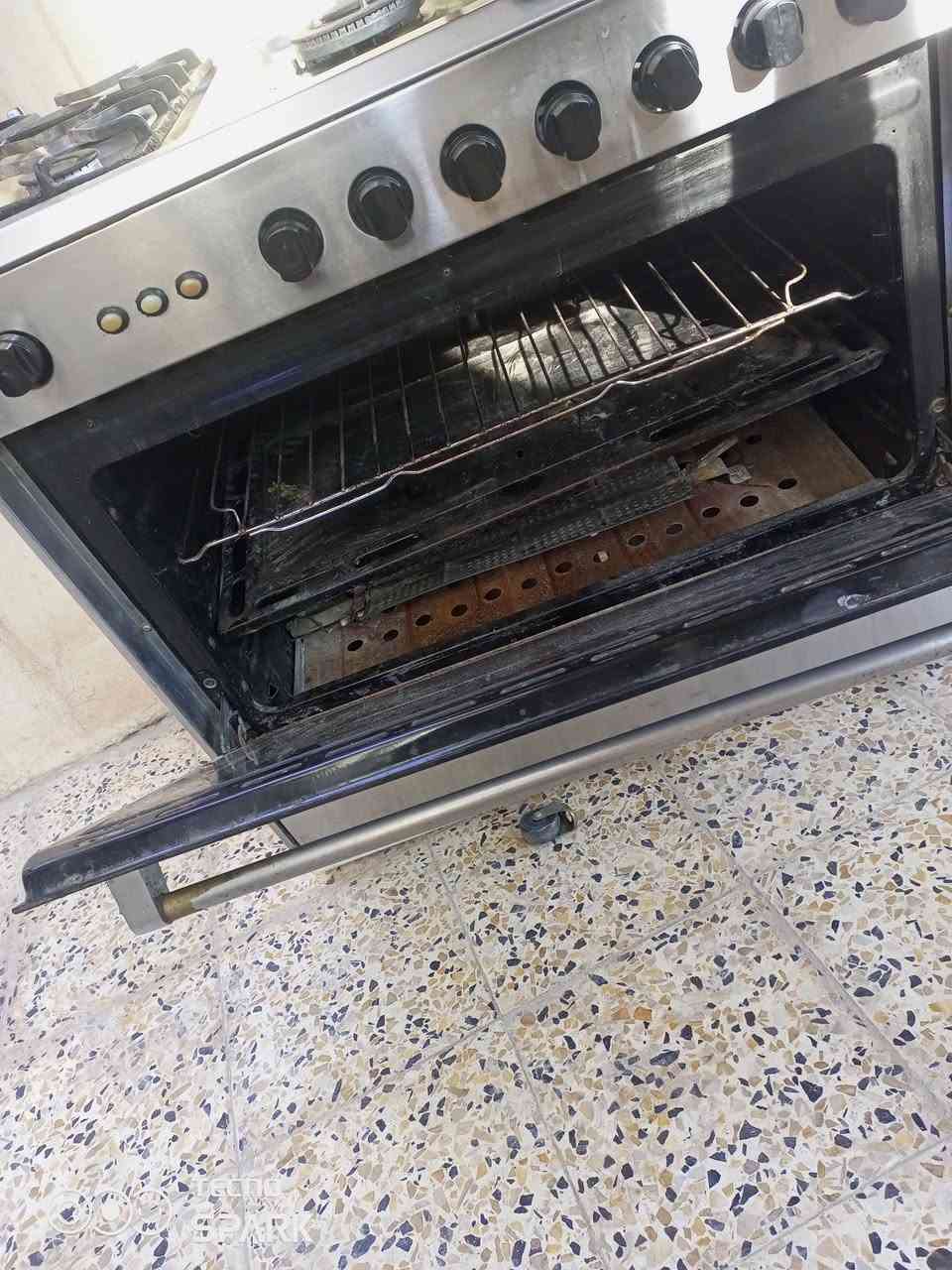 كما موضح 
طباخ استيل حجم دبل 
سعر نهائي 120 الف 
***********
