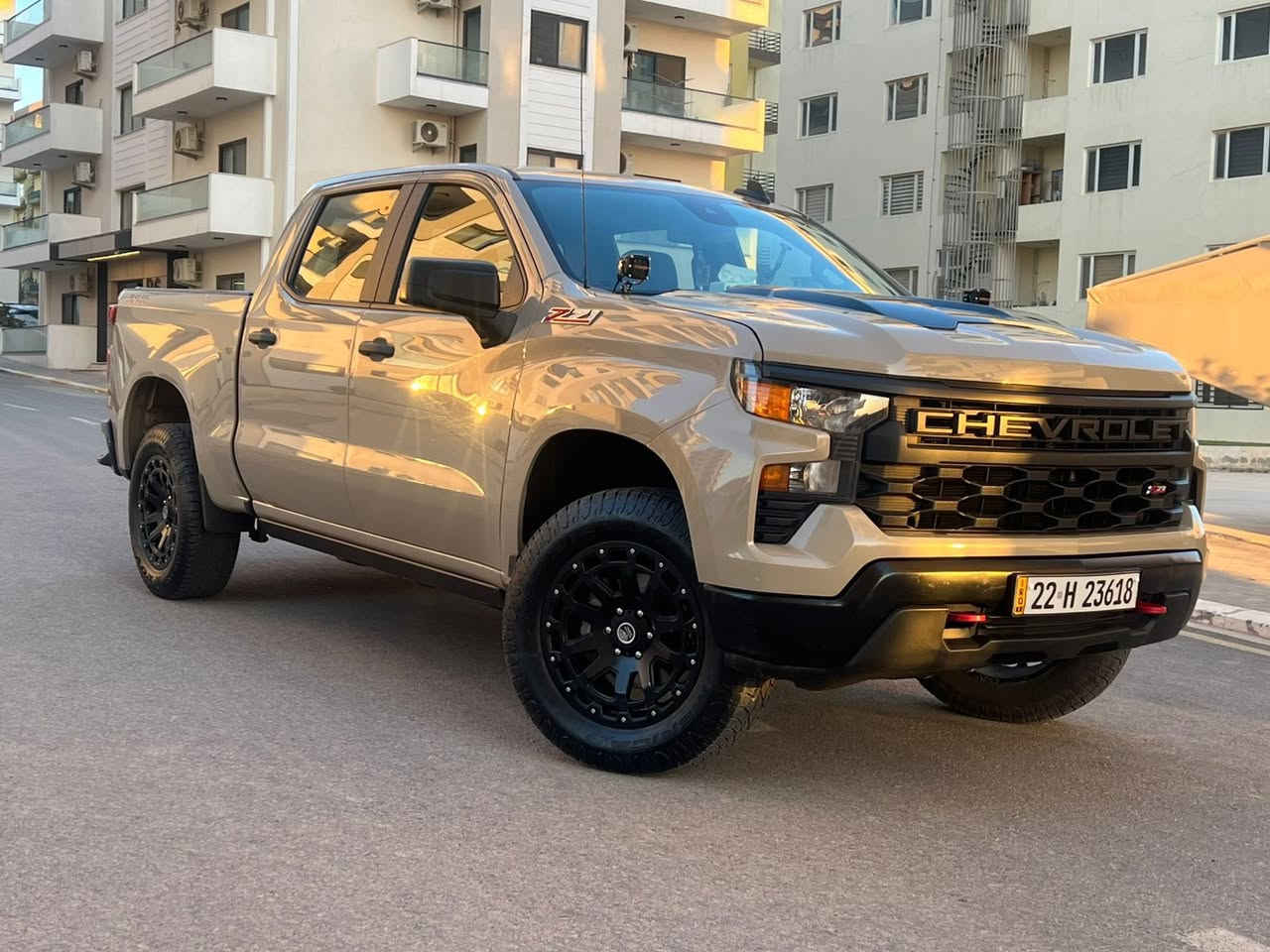 سلام عليكم
سلفرادو 2022 مواصفات TRAIL Boos  Z71
لون بيجي صحراوي مميز جدا بهذا الموديل 
- محرك 8 سلندر 5.3
- ⁠باب طويل بدي قصير 
- ⁠رادار امامي / كامرة خلفية دوارة
- ⁠هاند بريك دگمة
- ⁠فورويل صعود  ونزول ونظام منحدرات
- ⁠صندوك كهرباء / كرسي سائق كهرباء
- ⁠مانع تصادم / اوتو ستوب
- ⁠شاشة لمس 
- ⁠تحديد مسار
- ⁠تبريد قطعتين
- ⁠بصمة تشغيل عن بعد / فتح صندوق بصمة
- ⁠دبل گزوز
- ⁠دوسات كهرباء تفتح مع الباب اصلية
- ⁠غطاء بدي اصلي
- ⁠ويل 20
السيارة نظيفة جداً وعليهه صيانة كاملة 
وبرغي مابيهه نقص
حادث بسيط جاملغ جهة السايق جزء من عنده تصليح بارد وموضح بالصور
بدون صبغ بدون تبديل
مكان السيارة / بغداد الوزيرية
***********
