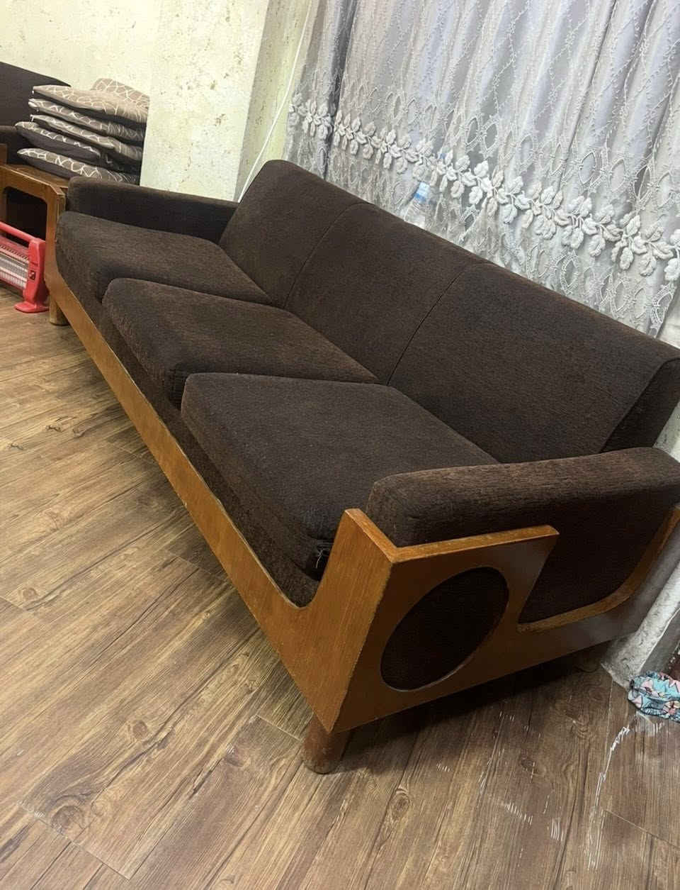 السلام عليكم بيع تخم 8 مقاعد نظيف جداً تصميم تركي شغل عراقي صاج داخل خارج طبيعي تكمه لغرض السفر مكان كرادة جادرية .


**إذا كنت صاحب هذا الإعلان وتريد حذفه لأي سبب، رجاءا أرسل رسالة إلى الدعم الفني**
