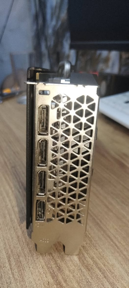 كرت شاشة : RX 580 2048SP 8gb
جديد مستخدم 4 اشهر والكارتونة موجودة
وغير مستخدم بالتعدين
يشغل معظم الالعاب بدقة متوسطة إلى ضعيفة 
حرارته جيدة ونظيف
السعر 85 الف ويوجد توصيل داخل بغداد بخمسة


**إذا كنت صاحب هذا الإعلان وتريد حذفه لأي سبب، رجاءا أرسل رسالة إلى الدعم الفني**