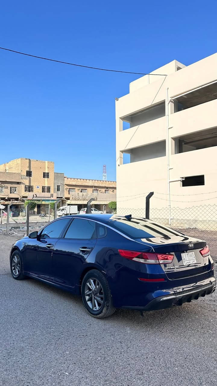 اوبتيما 2020 وارد امريگي
ضرر جاملغ وبنيد وبلعراق قطعتين صبغ بيه سونار
محرك 2400 جديد بدون فتح گير جديد
ماشيه 100km سيارة حره بسمي تحويل ثاني يوم سنوية ل29سيارة جديده بمعنى الكلمه  مكاني سماوة
سعرها ١١٨وبيه مجال ***********
