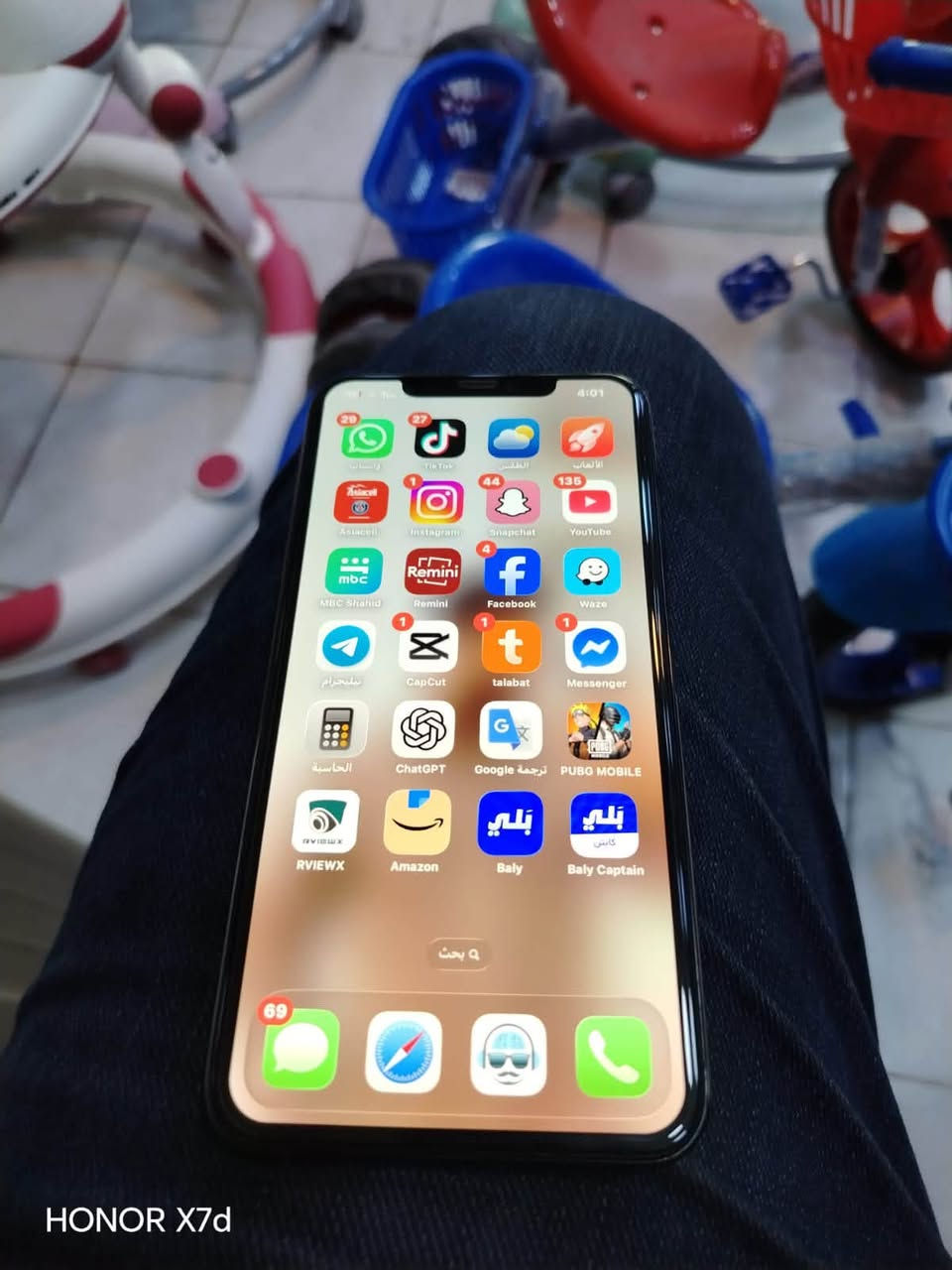 ايفون 11 برو ماكس للبيع او مراوس ب 12 برو ماكس
نضيف جهاز بي فقط شخطه بل ضهر بطاريه 83 
مكاني بغداد شارع فلسطين ***********
