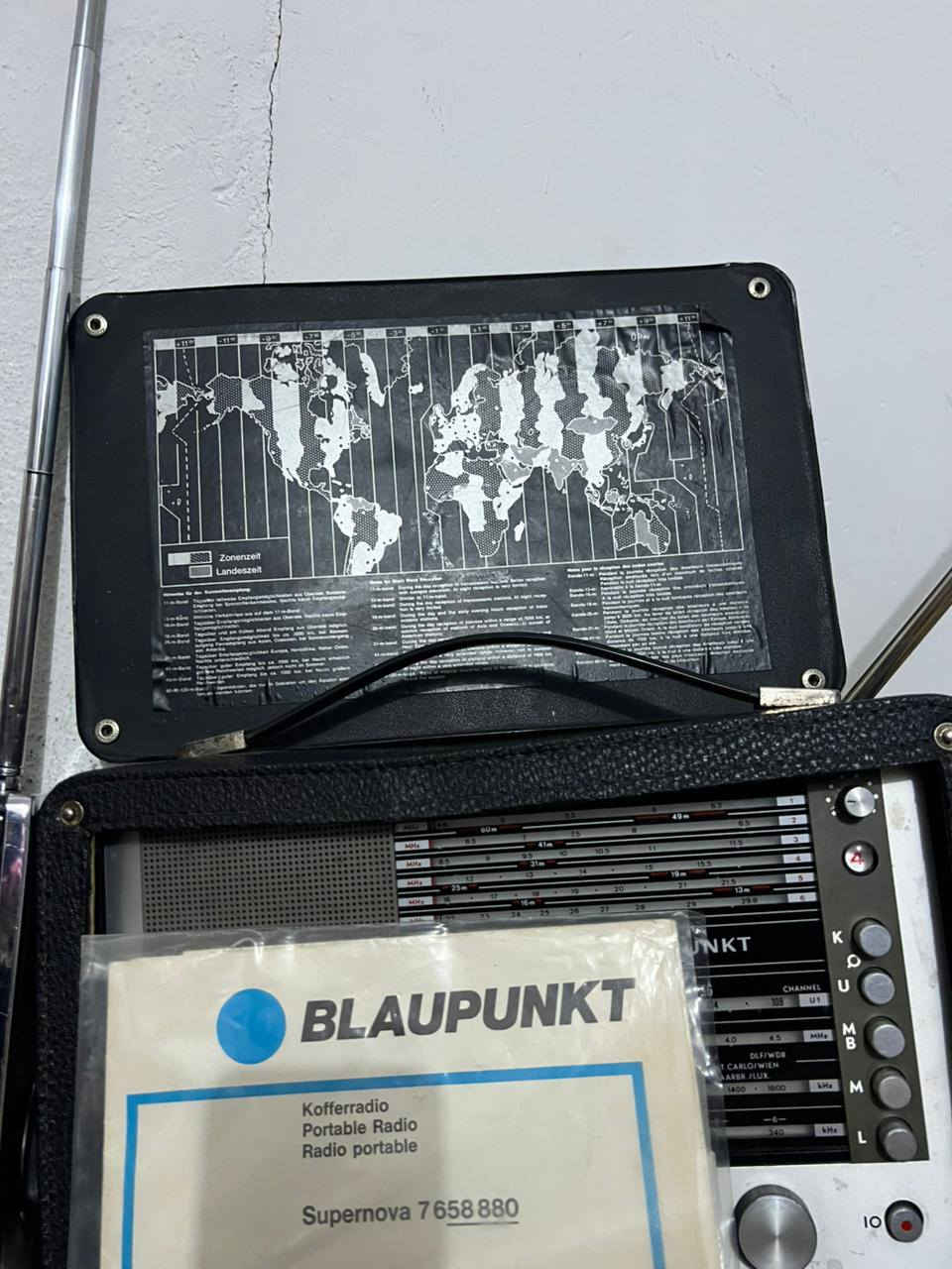 راديو بلوبنكت الماني للبيع نظيف جدا موجات متوسطة وقصيرة و fm والسعر ع الخاص او ع هذا الرقم واتساب 
***********
