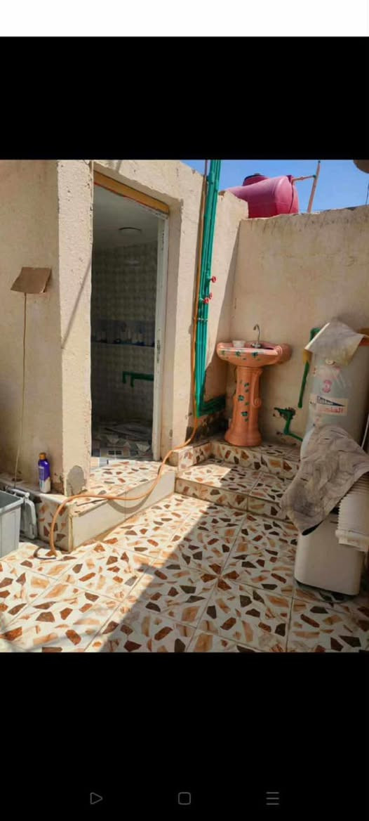 دار للبيع حي العزل زراعي
غرفته وصاله ومطبخ وصحيات وطارمه 

مساحه 133 م بناء نظيف طابوق عكاده 

السعر جدا مناسب 29 مليون 

للاستفسار ***********
