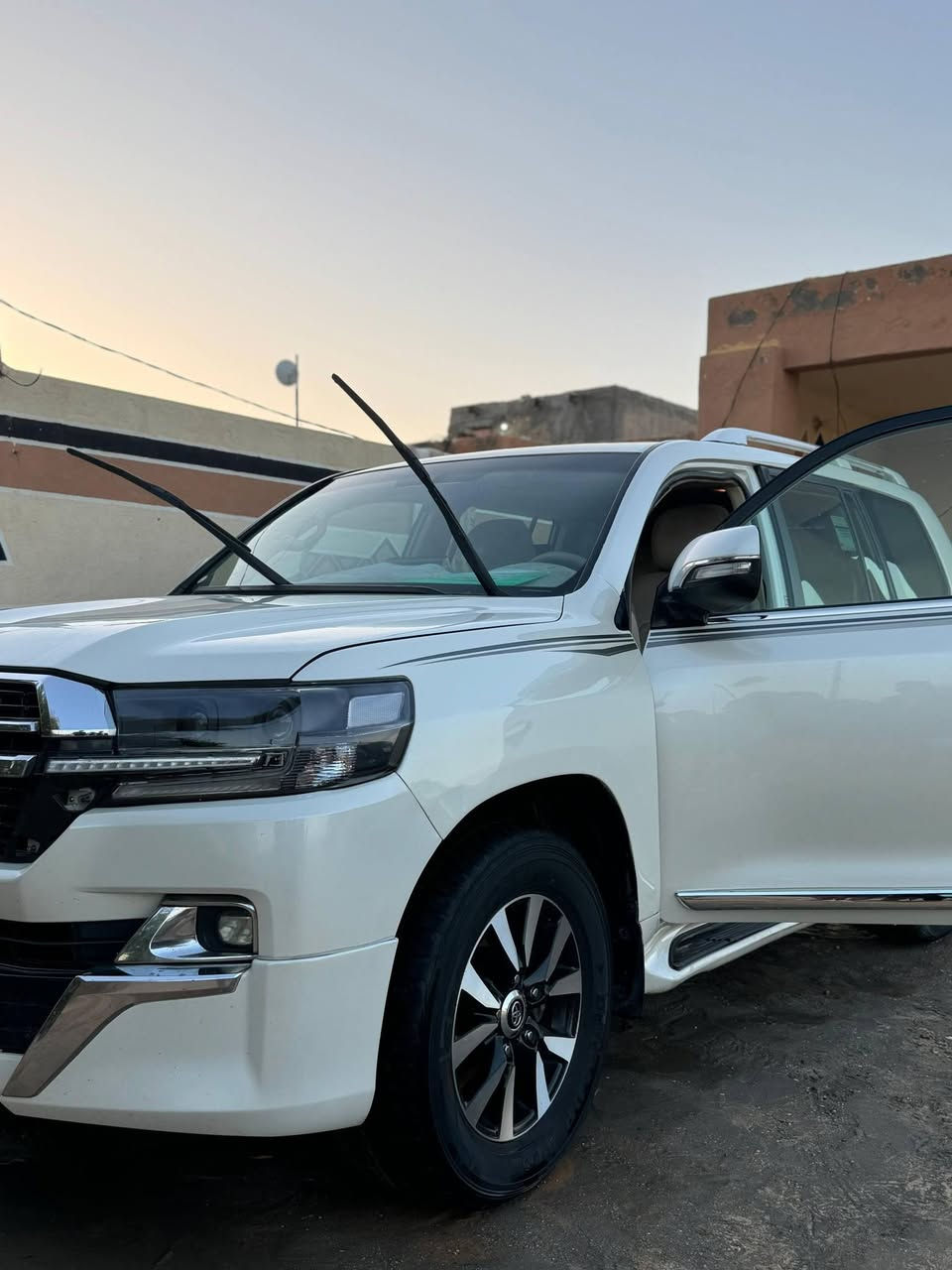 سلام عليكم اخوني
جكساره للبيع 
مديل 16
محرك 6سلندر 
رقم بغداد 
الموصفات 
السعر (385) وبي مجال 
1-شاشات ثلاثه 
2-فتحه  سقف 
3-كراسي جهتين كهربائي
4- لايت زنون أصلي مال الشركة
5-لد ترحيب أبواب 
6-سستم سماعات أصلي وكاله🔊 
موصفاتها معروفه 
السياره مصبوغ عام 
الرقم بي وتساب فقط انتصل وبيك خير وتدلل 
***********
