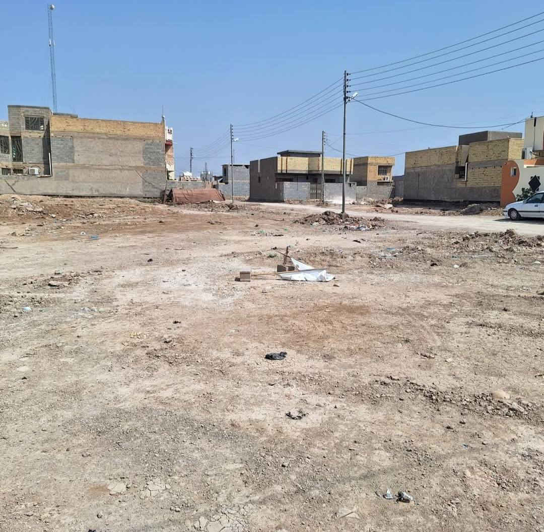 للبيع قطعه مساحه ٣٥٠ متر طابو صرف تحويل بأسم المشتري لها واجهتين الواجهه الولى ١٤ والواجهه الثانيه ٢٥ متر ركن على شارعين خدمات كامله الموقع كربلاء العطيشي طريق الحولي مستشفى الحسينيه وتنزل من الحولي مسافة ٢٠٠ متر وله مدخل ثاني من شارع المدارس السعر ١٢٥ مليون مجال بسيط  للشاري للإستفسار الاتصال على الرقم ***********
ابو محمد المسعودي
