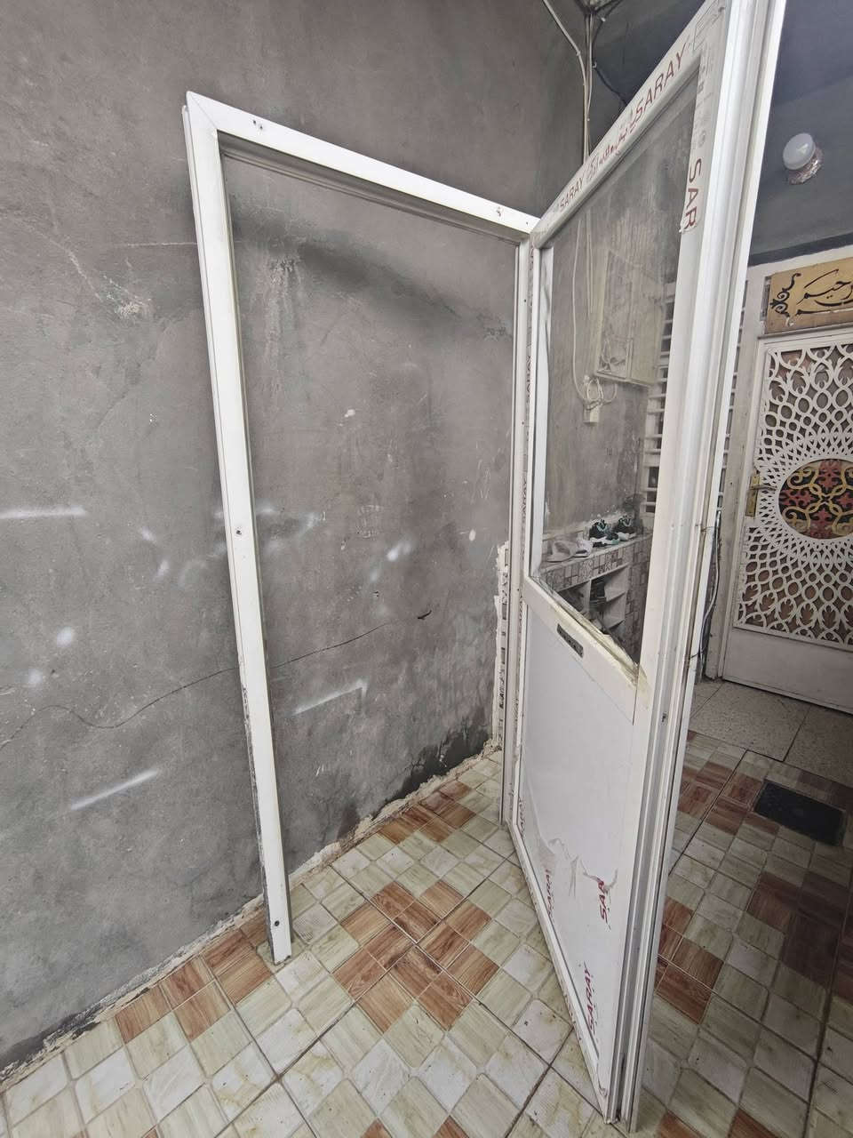 باب خارجي عن البك والحشرات بيبيسي تزكام عرض متر وارتفاع مترين السعر 90 وبي مجال ***********
