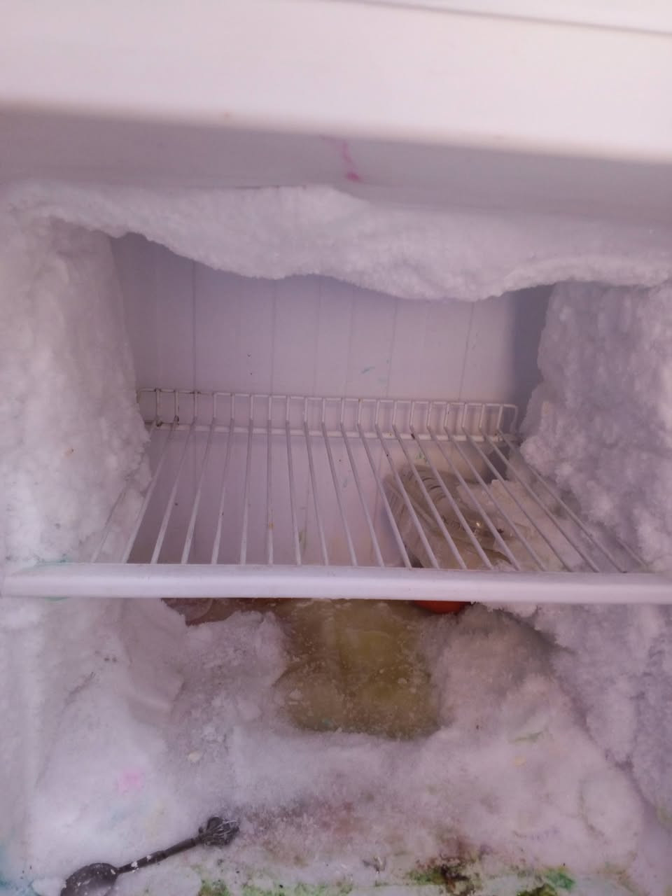 سلام عليكم من رخصه المدير المحترم للبيع ثلاجه كلش نضيفه تجميد فول / *********** / *********** /السعر 175
