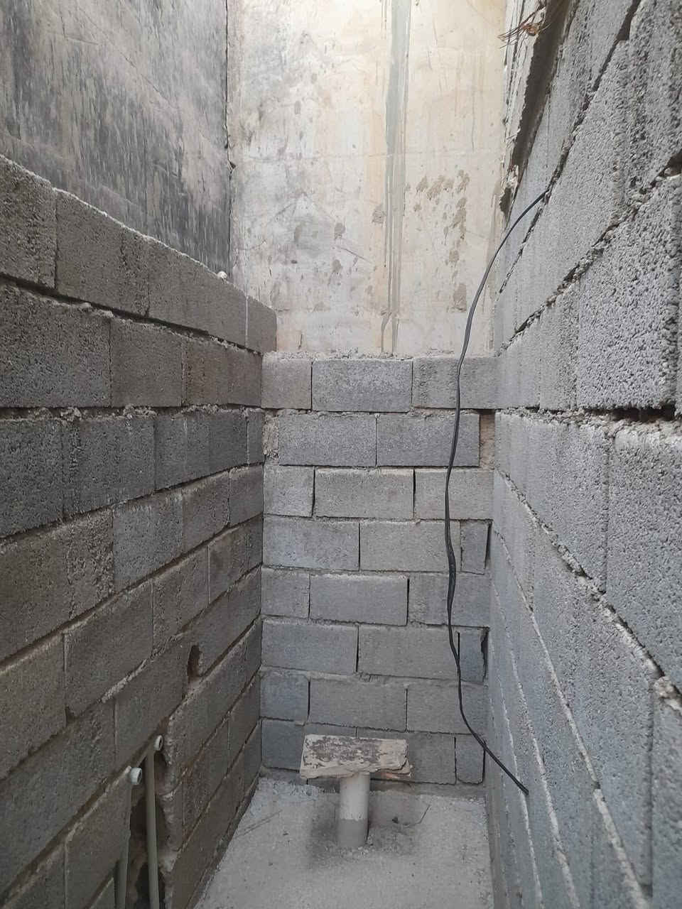 يعلن مكتب ابو يحيى لتجارة العقارات في محافظه كركوك قضاء الدبس  عن بيع   بيت هيكل سكني في حي الشهداء الجديده  بالقرب من بيت ابو رامي ابراهيم الناجي مساحته  ٣٠٠   متر خدمات   ماء وكهرباء تبليط يتكون من ٢ غرفة نوم وهول واستقبال وصحيات ومطبخ حار وبارد  السعر على الخاص  والسعر مناسب  ورخيص جدا  وبي مجال  كما موضح بالصور أدناه 👇👇👇👇👇 للتواصل عبر الأرقام التاليه

*********** يحيى الحمداني ابو عبدالله

*********** ابو يحيى

*********** يحيى الحمداني ابو عبدالله
   ( التوفيق من الله و للجميع) جميع الأرقام  واتس اب

ملاحظه
دوام المكتب من الساعة التاسعة صباحا لغاية الواحدة ليلا للتواصل على الأرقام المذكوره اعلاه ☝️☝️☝️☝️☝️☝️
