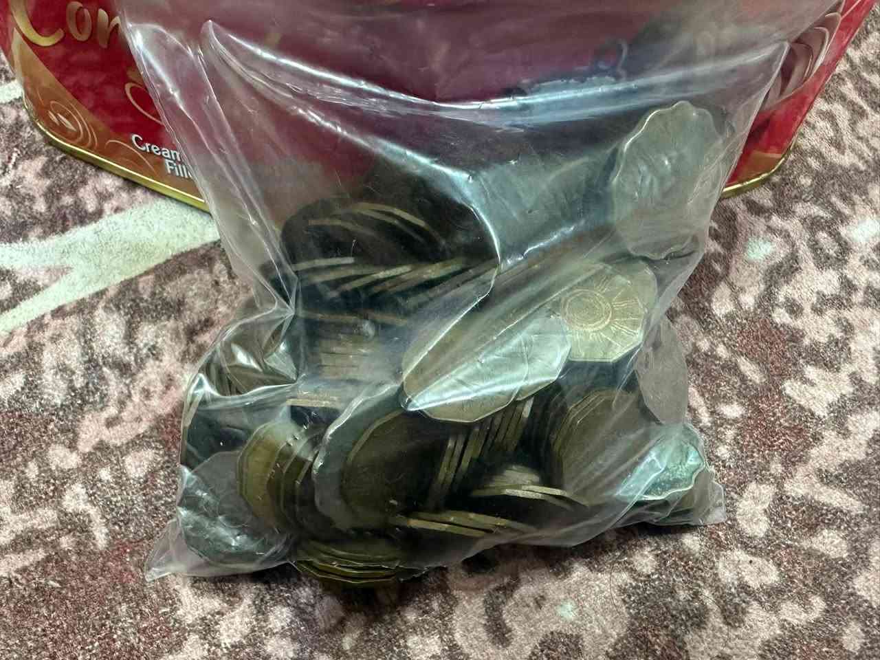 سلام عليكم عندي هذن العملات بيهن جمهوري وملكي واروبي سعرهن 200 الف مكاني بغداد البياع توصيل ما عندي 
***********
