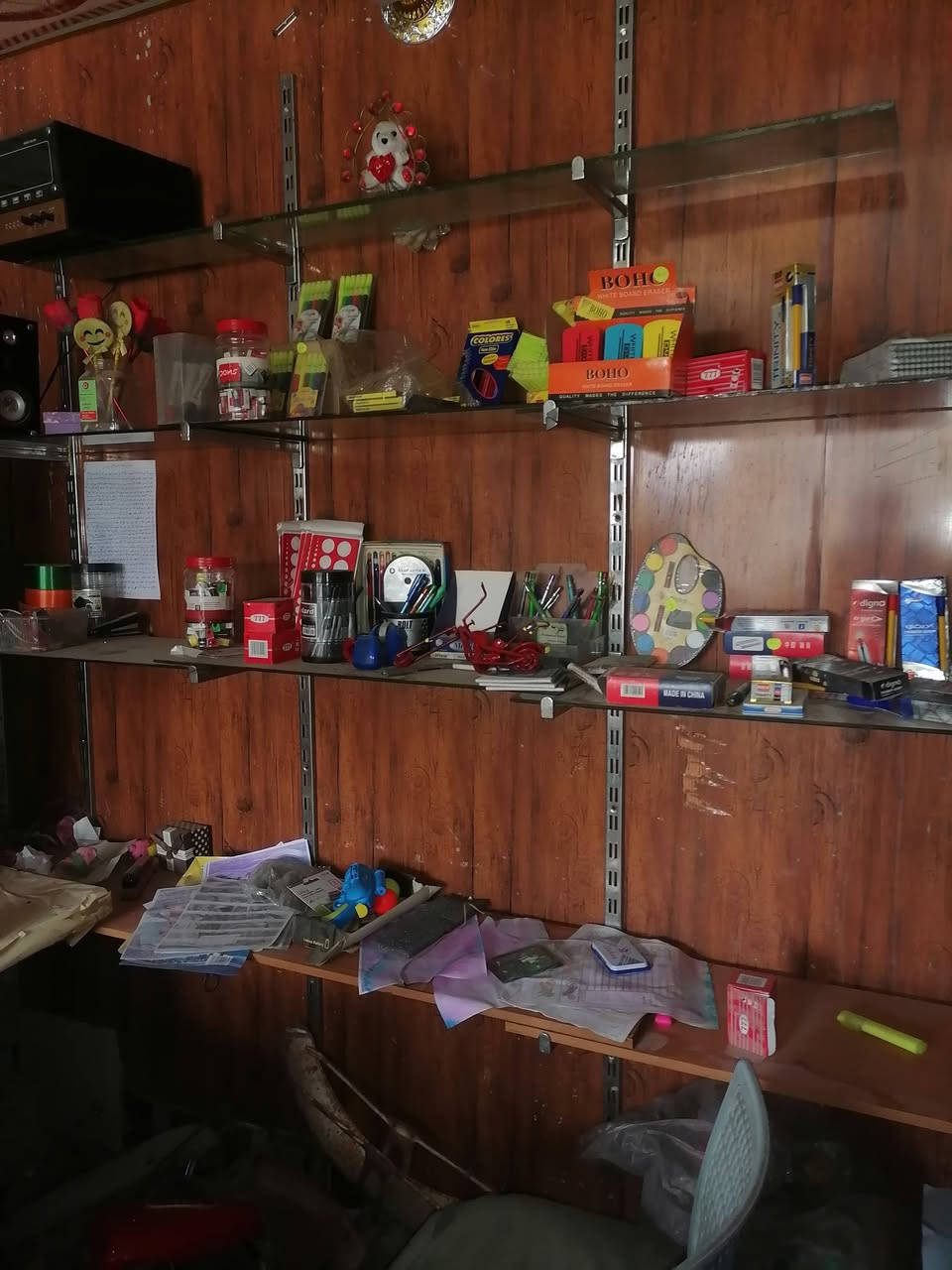 سلام عليكم توجد جام خانه  ورفوف جام وستانات رفوف وعارضات مستعمله للبيع مستعجل ع بيعتهن أسعارهن مناسبه ***********
